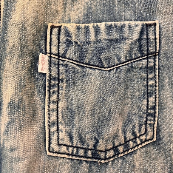 Acid washed button down denim shirt (long), Levi’s, sz small - Picture 3 of 4